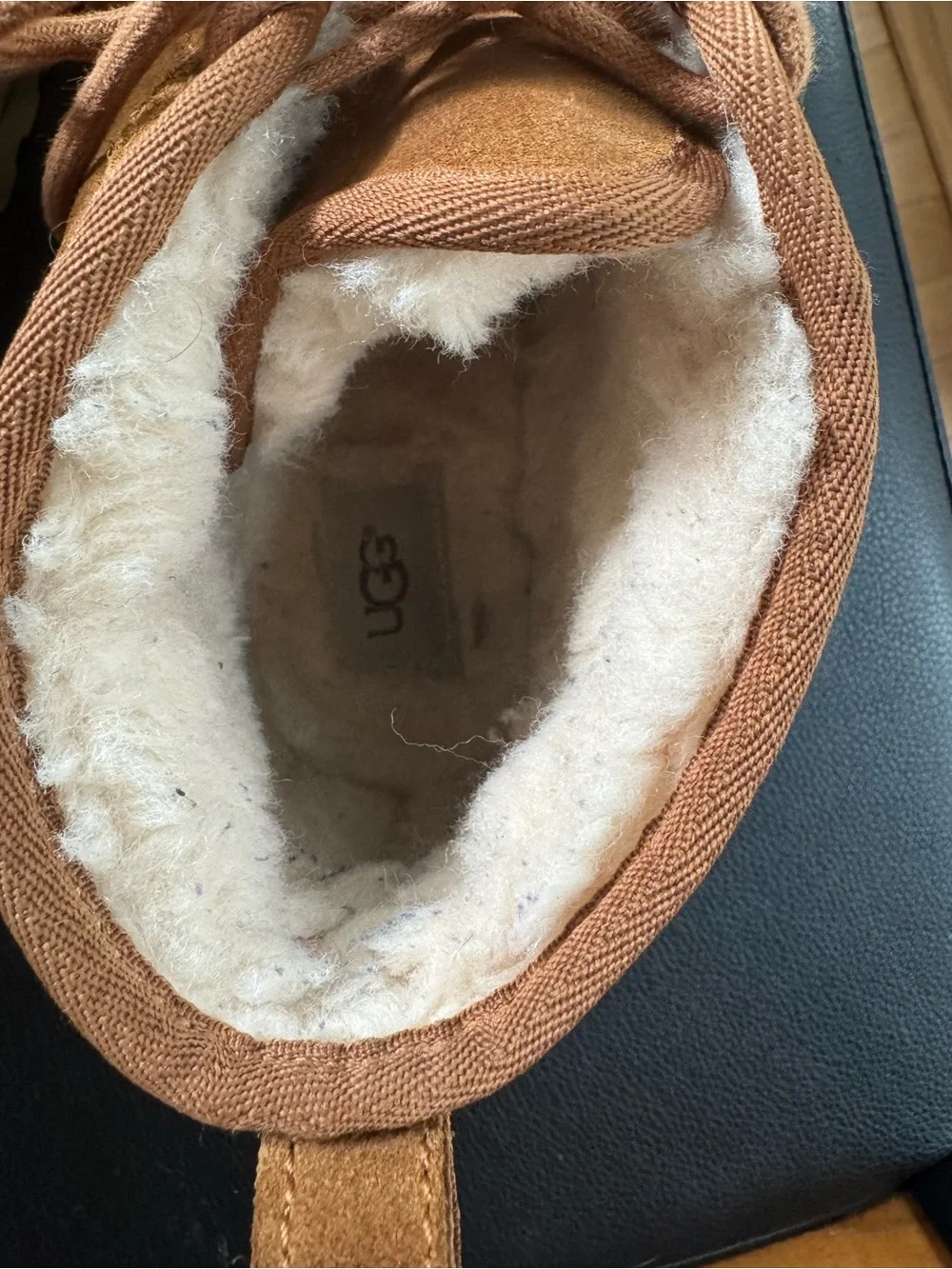 UGG Men’s Neumel Chukka Suede Shearling-Lined Lace-Up Boots Size 9